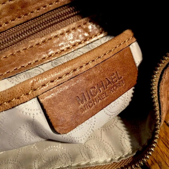 MICHAEL KORS~ASTOR~GOLD STUDDED PEBBLED LEATHER - Picture 6 of 8